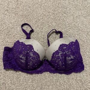 ✨✨Bundle 2 or more for a great discount!! ✨✨ VS Purple and Cream Lace Bra